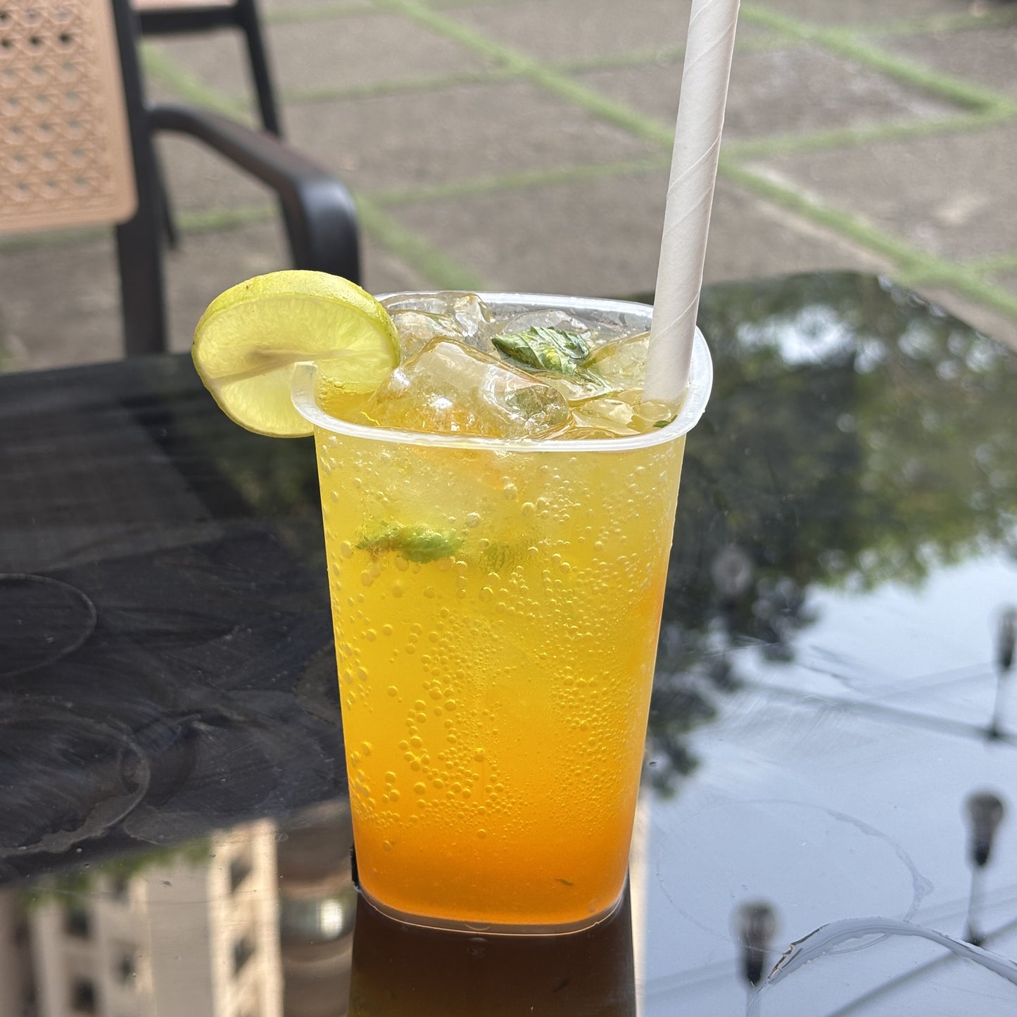 Paknserve Square Sipper Container with Black Lid – 350 ml (12 oz)